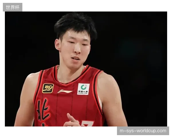 周琦即便遭遇伤病困扰仍统治禁区，成为北京队防守体系的绝对核心